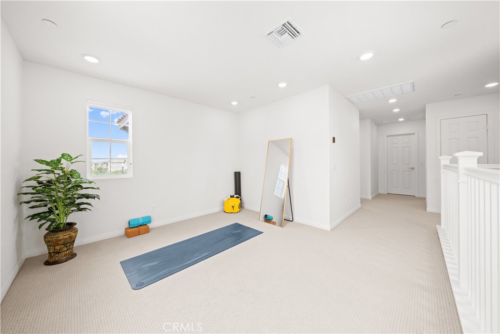 3929 E La Jolla Street