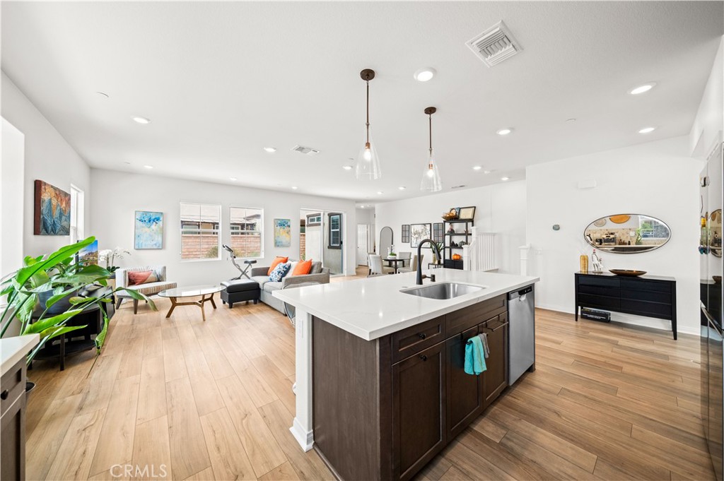 3929 E La Jolla Street