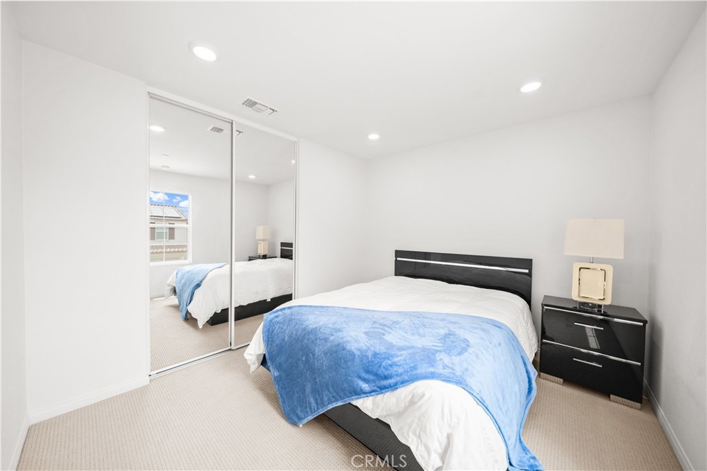 3929 E La Jolla Street