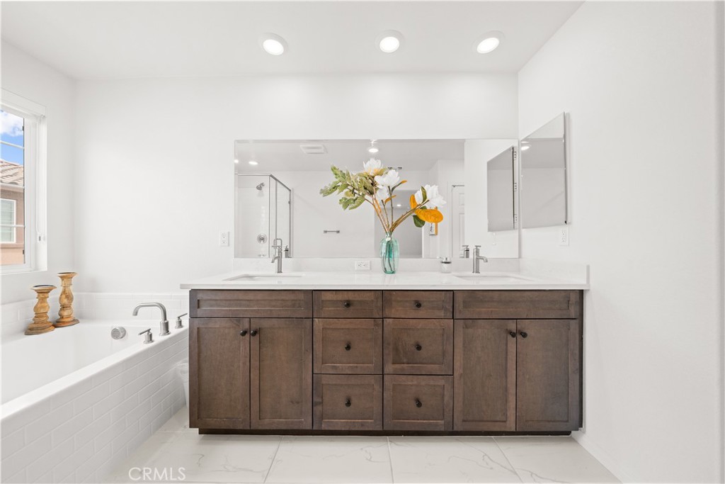 3929 E La Jolla Street