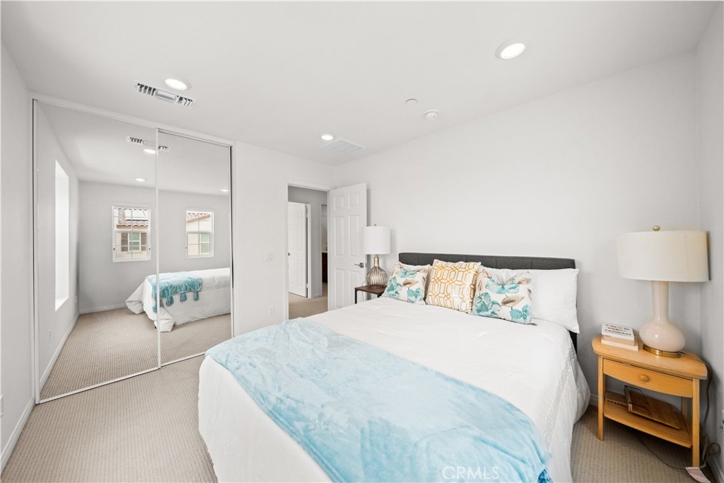3929 E La Jolla Street