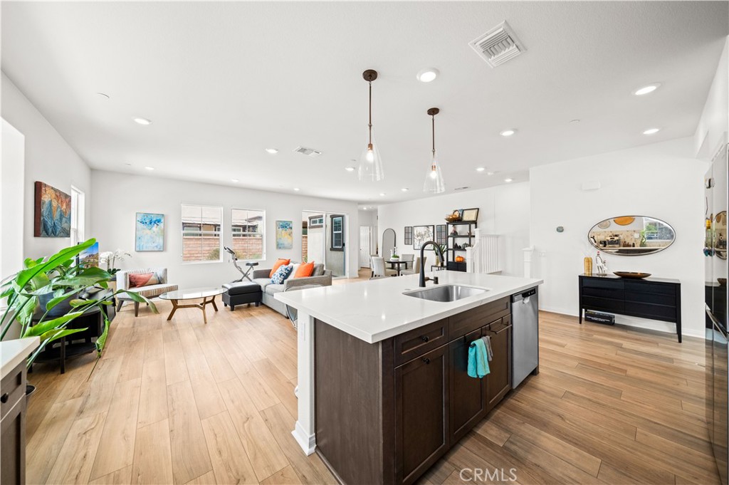 3929 E La Jolla Street