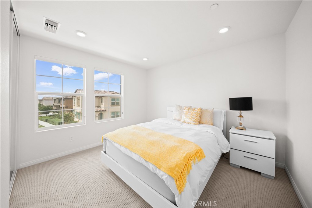 3929 E La Jolla Street