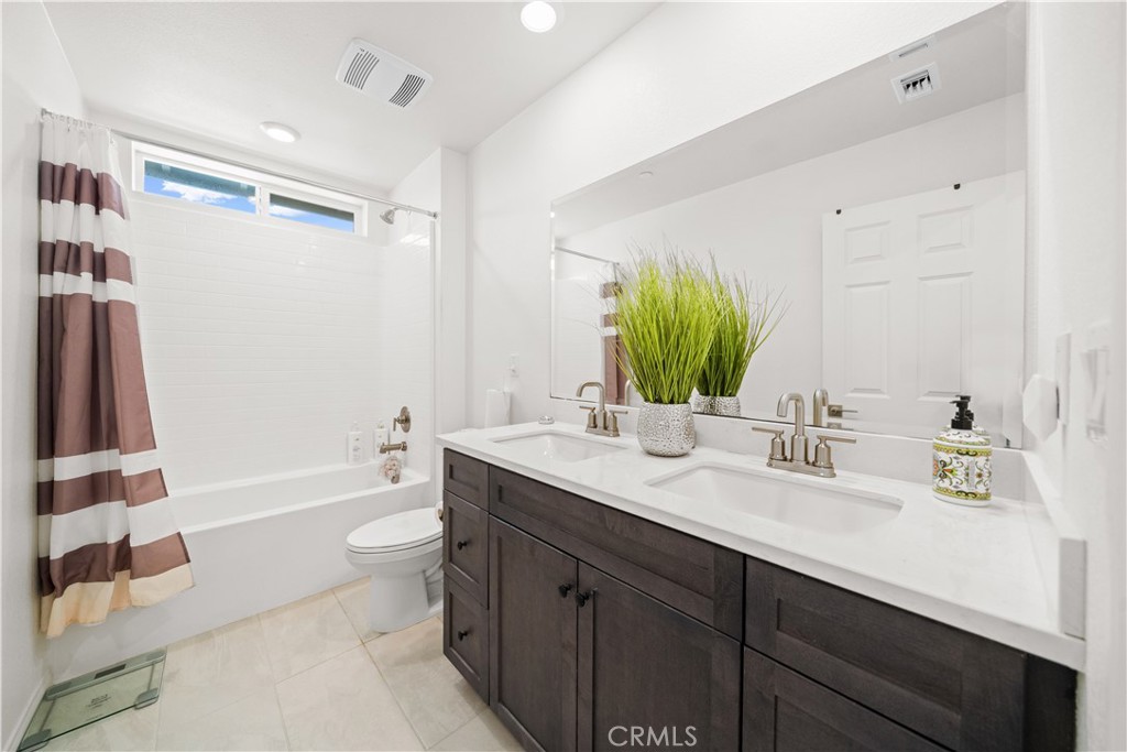 3929 E La Jolla Street