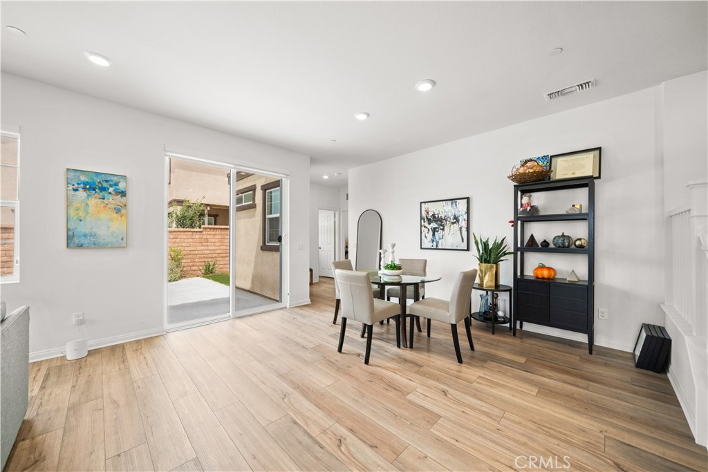 3929 E La Jolla Street