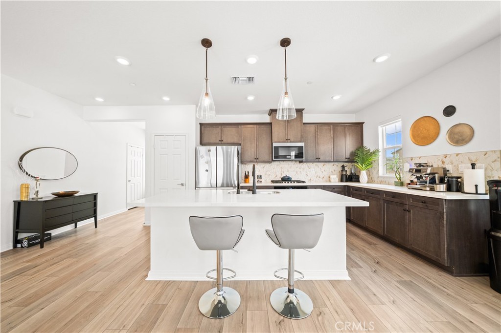 3929 E La Jolla Street