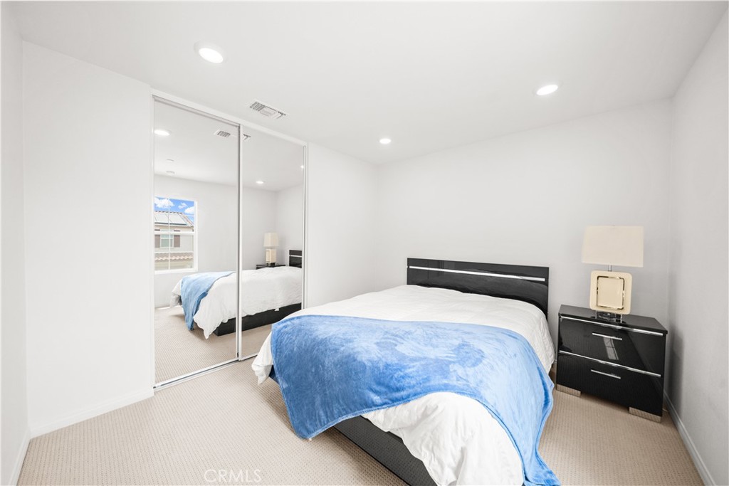 3929 E La Jolla Street