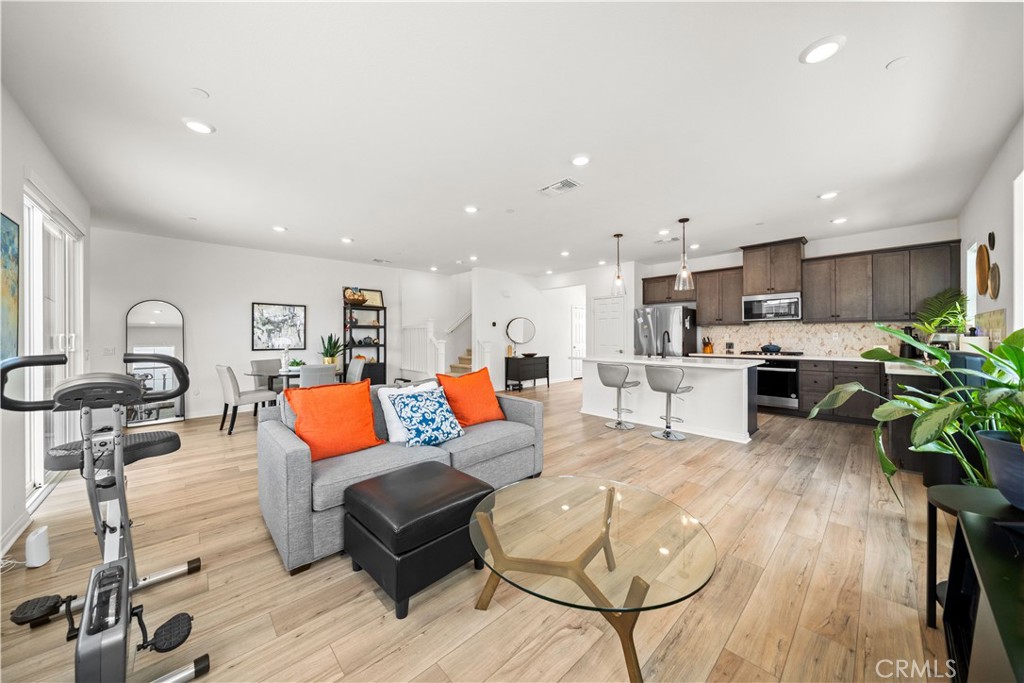 3929 E La Jolla Street