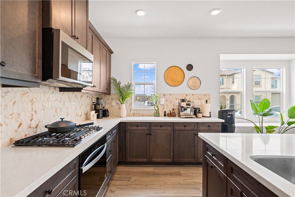 3929 E La Jolla Street
