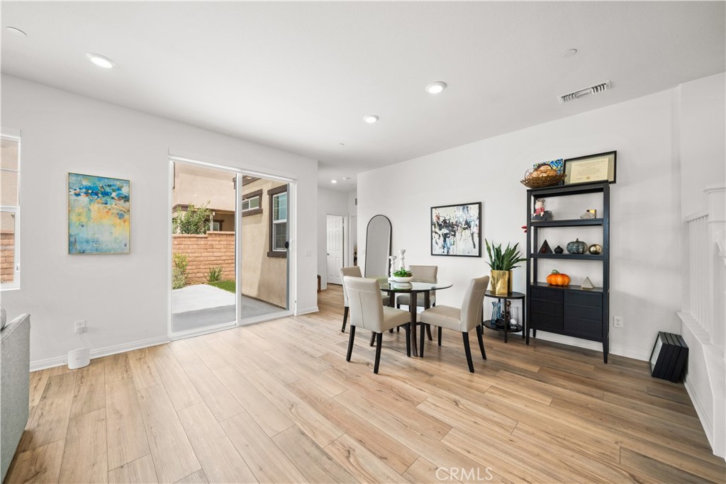 3929 E La Jolla Street