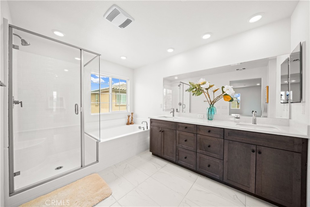 3929 E La Jolla Street