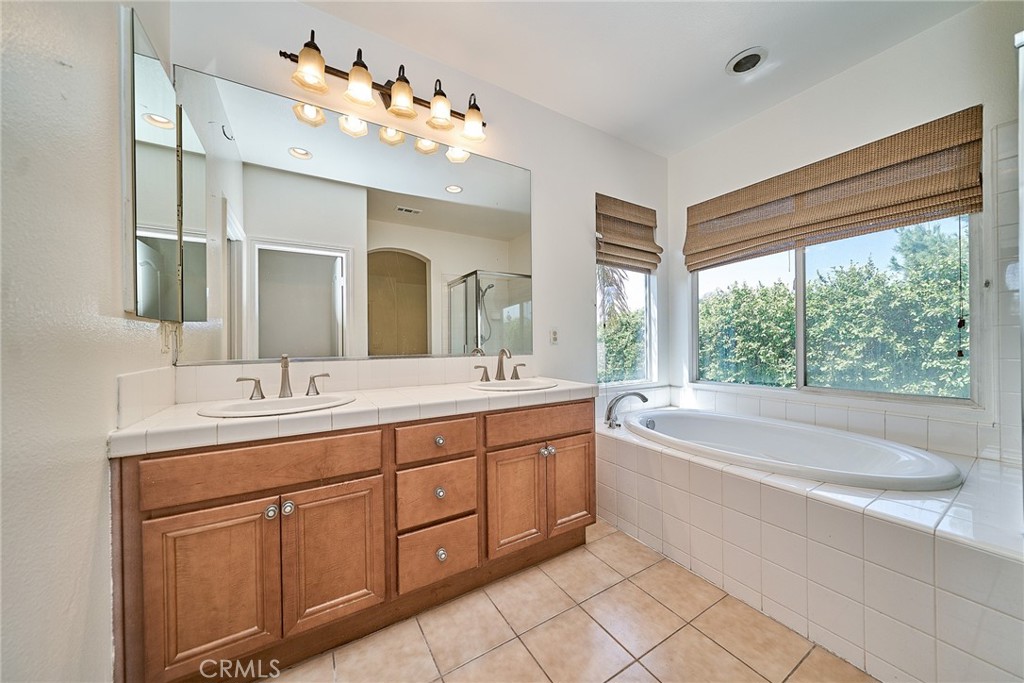 3249 E Drycreek