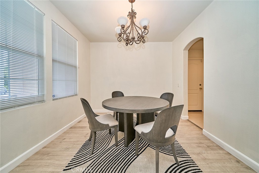3249 E Drycreek