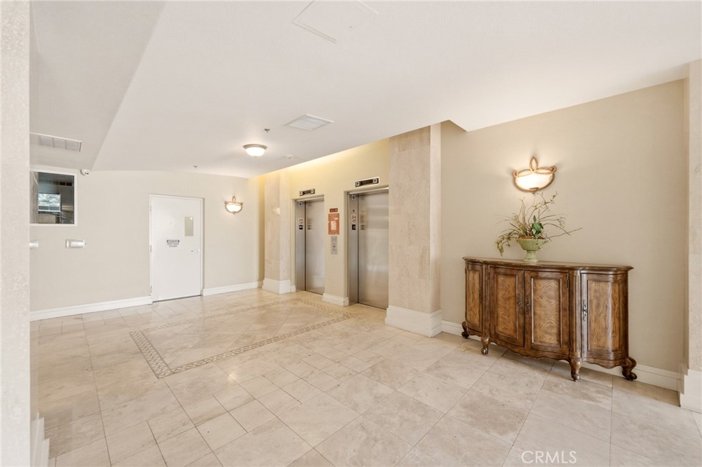 580 W Main Street 302