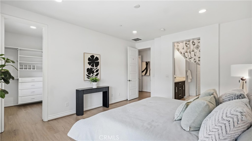 656 W Huntington