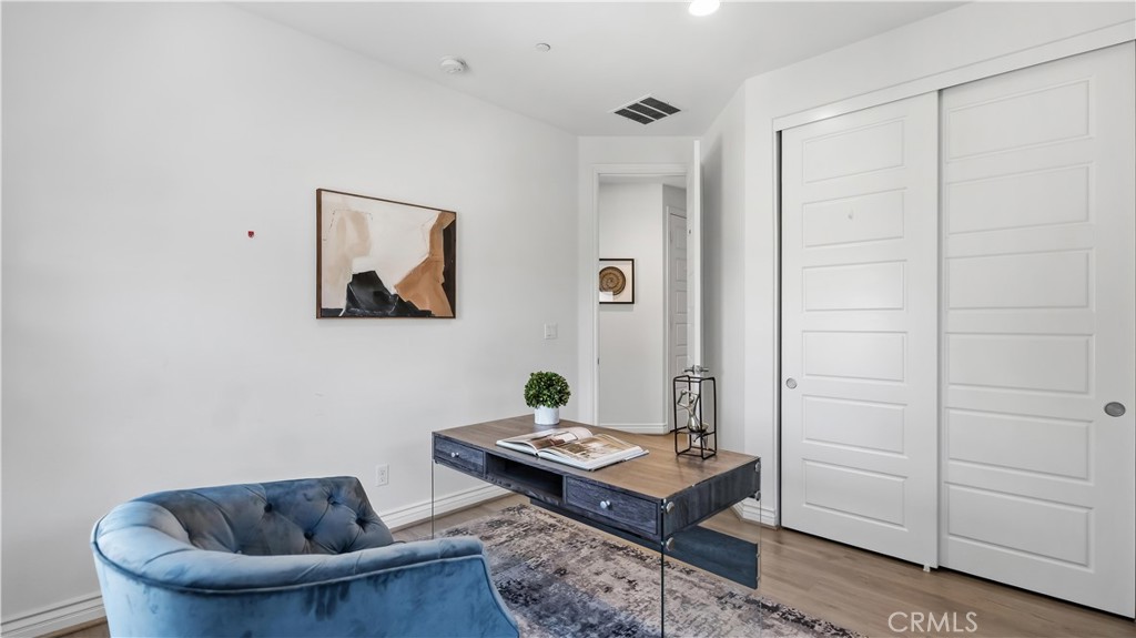 656 W Huntington