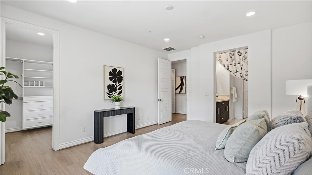 656 W Huntington