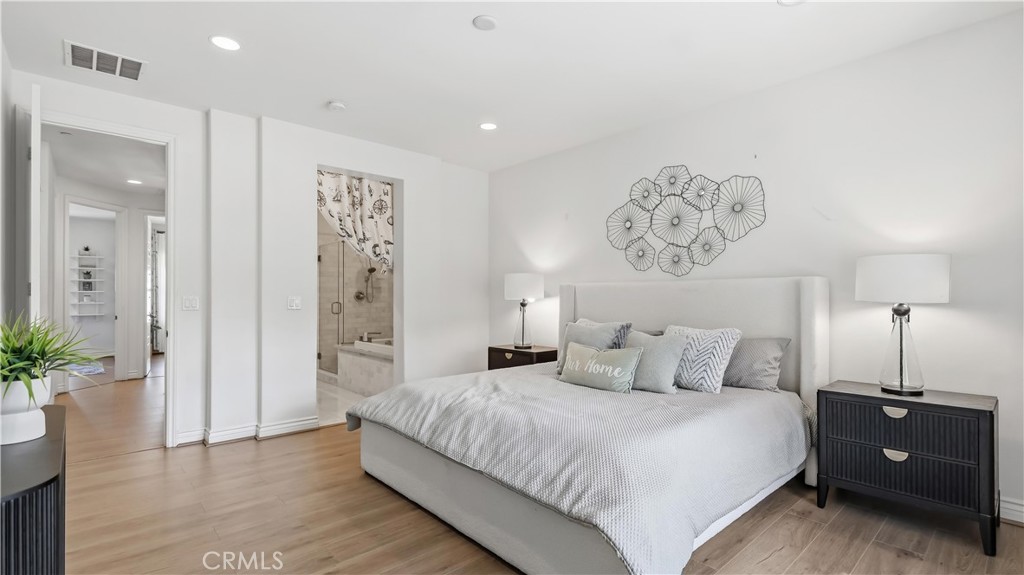 656 W Huntington