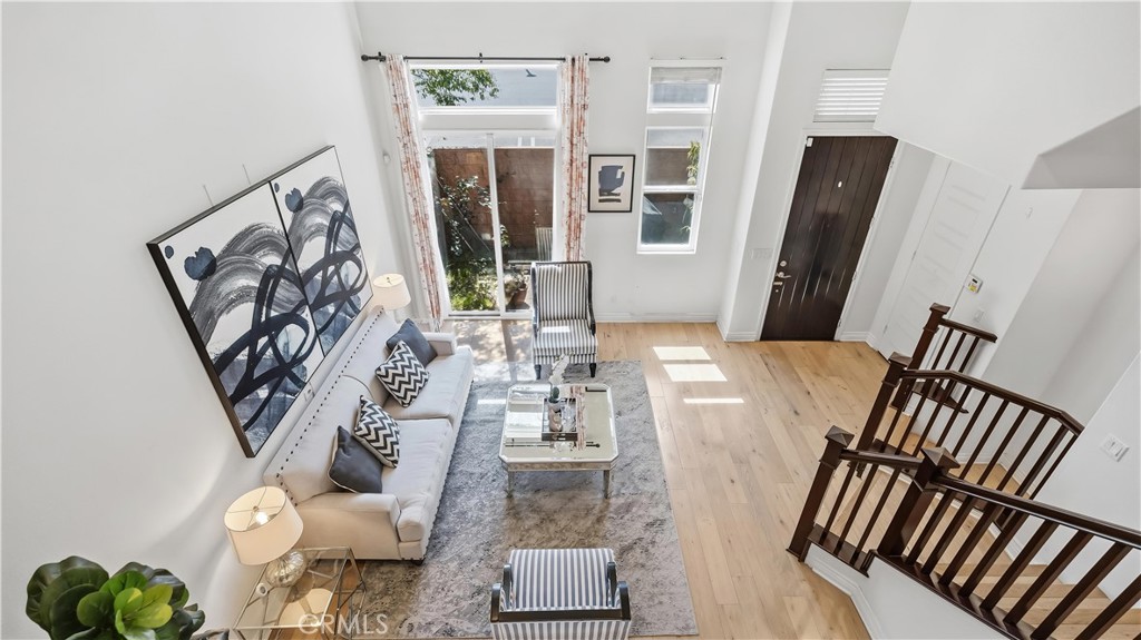 656 W Huntington