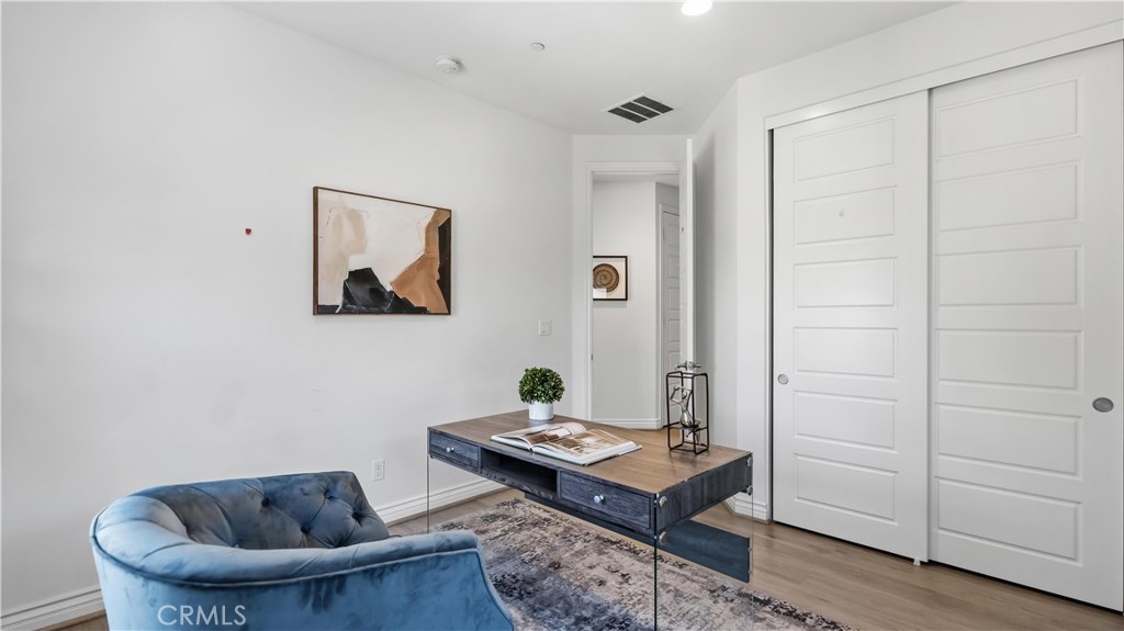 656 W Huntington