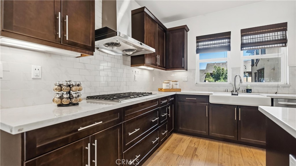 656 W Huntington