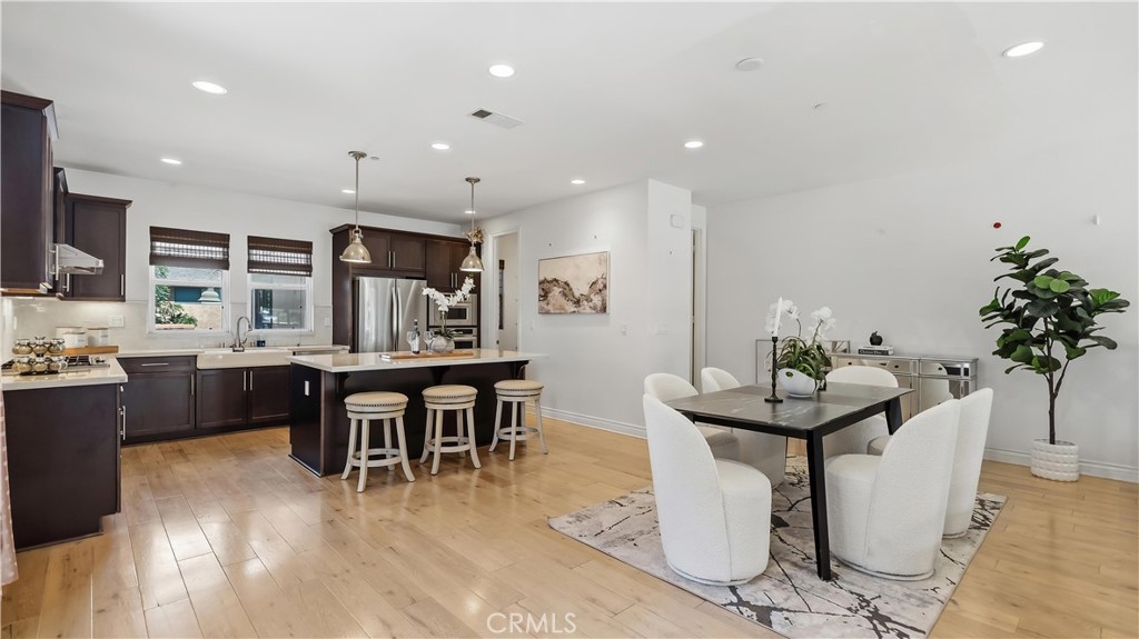 656 W Huntington