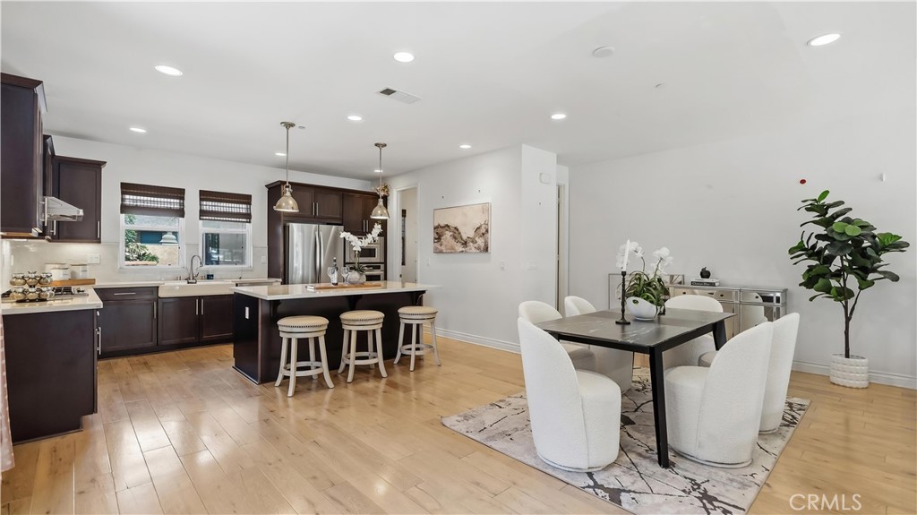 656 W Huntington