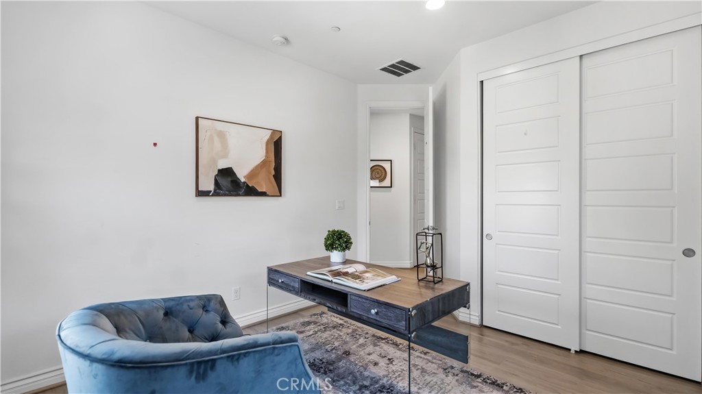 656 W Huntington