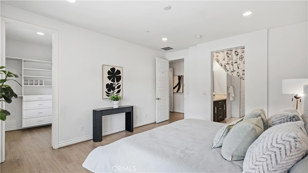 656 W Huntington