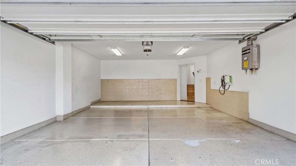 656 W Huntington