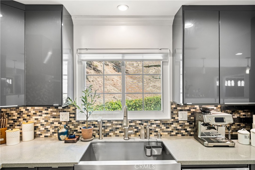 1251 Beech Hill Ave