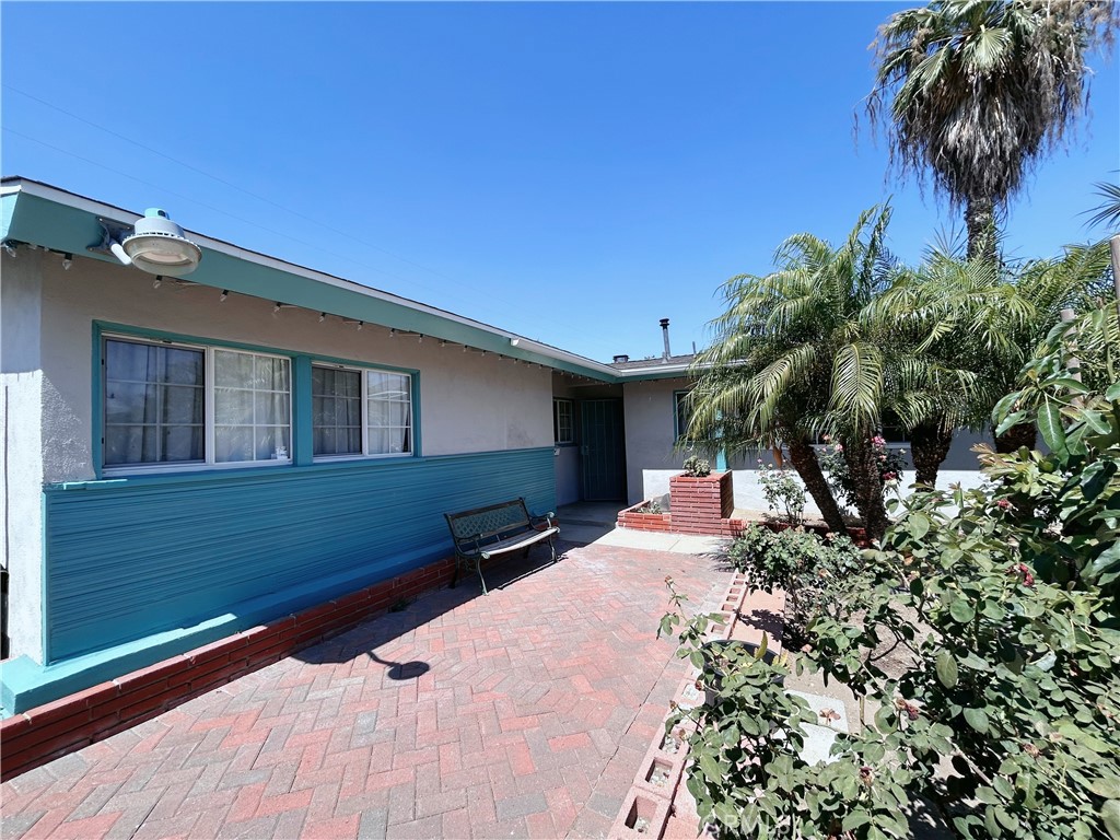 911 E La Verne Ave 1