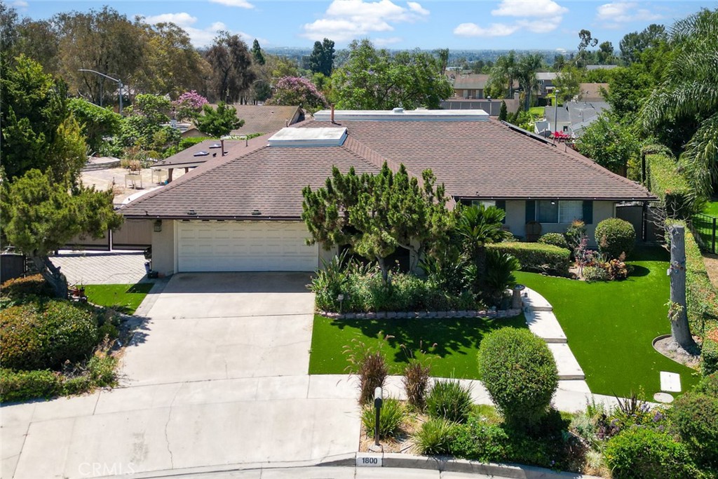 1800 Yermo Place