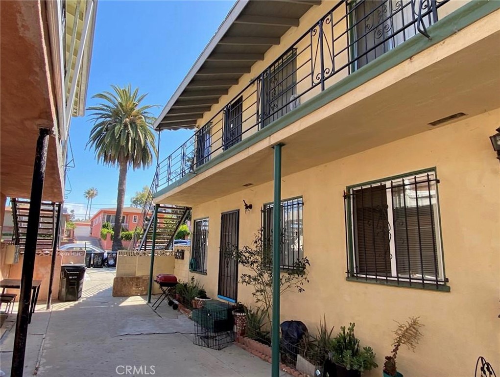 806 W Sepulveda Street