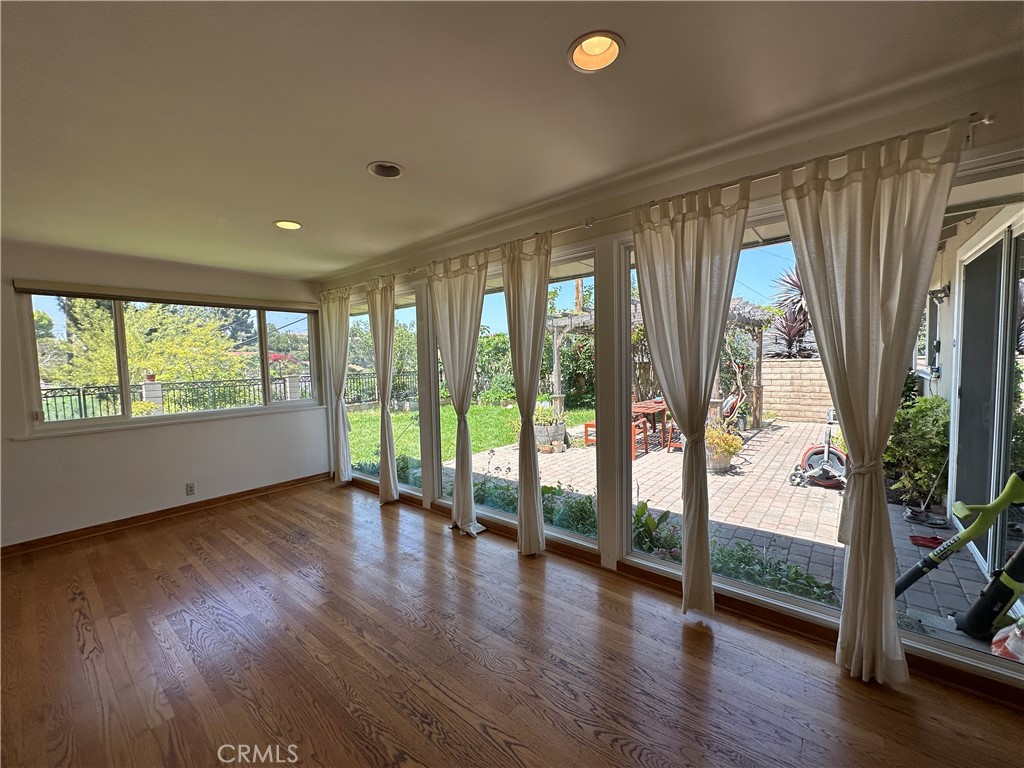 1033 S Isabella
