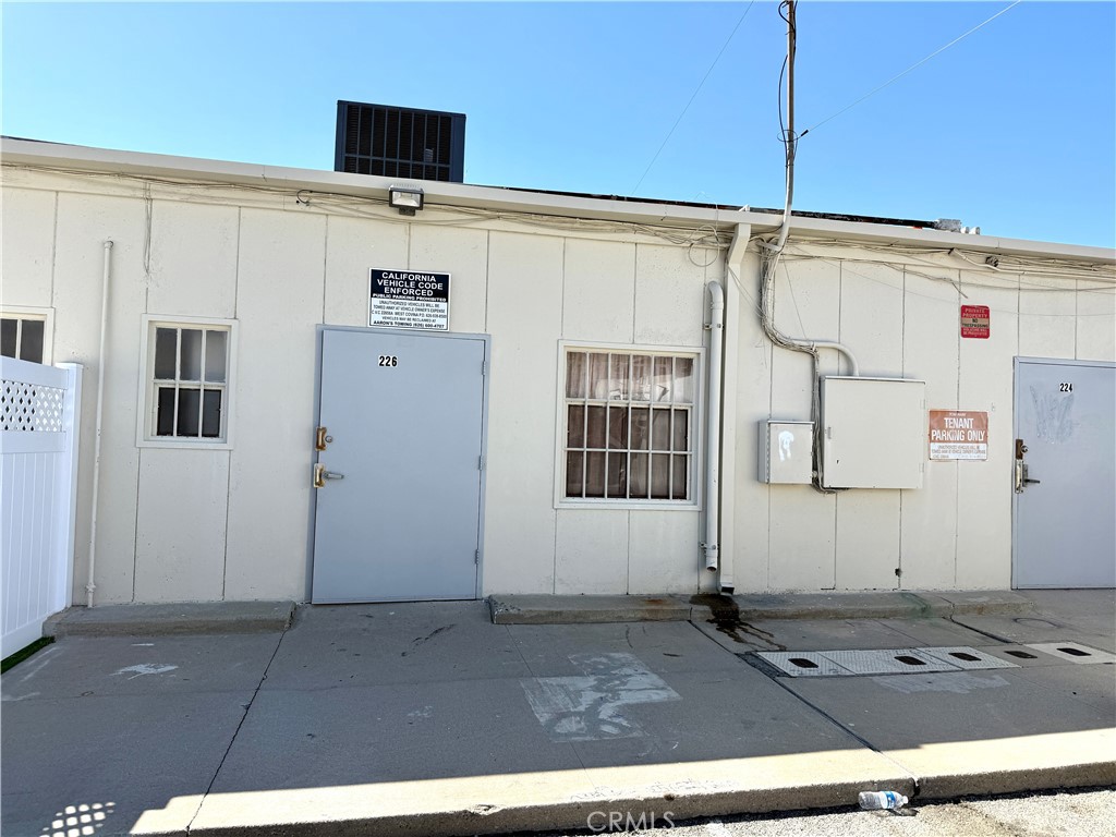226 S Glendora