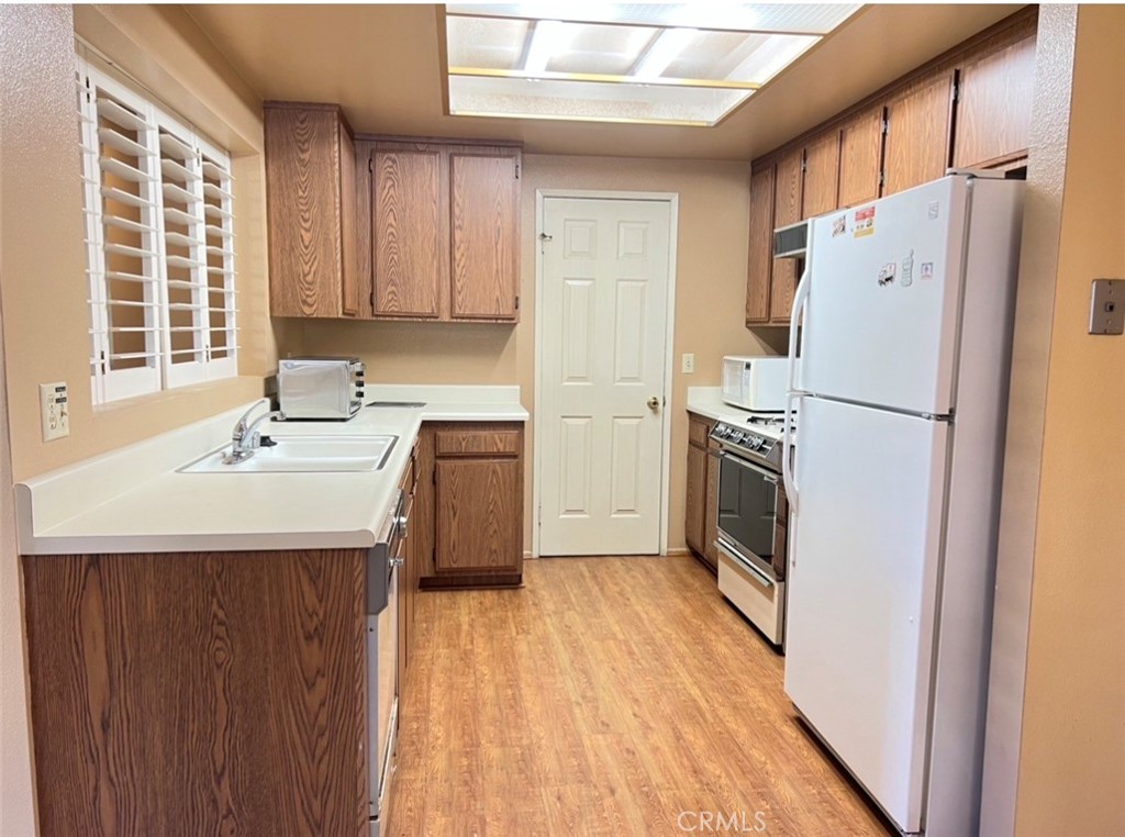 1265 Elm E