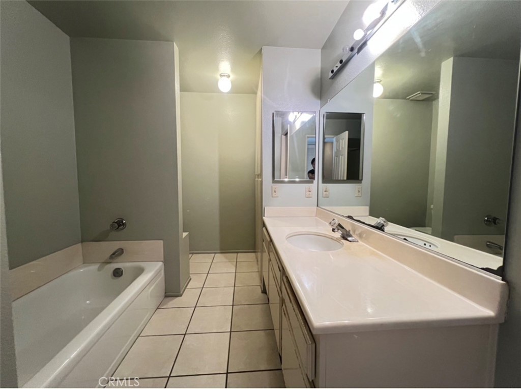 1265 Elm E
