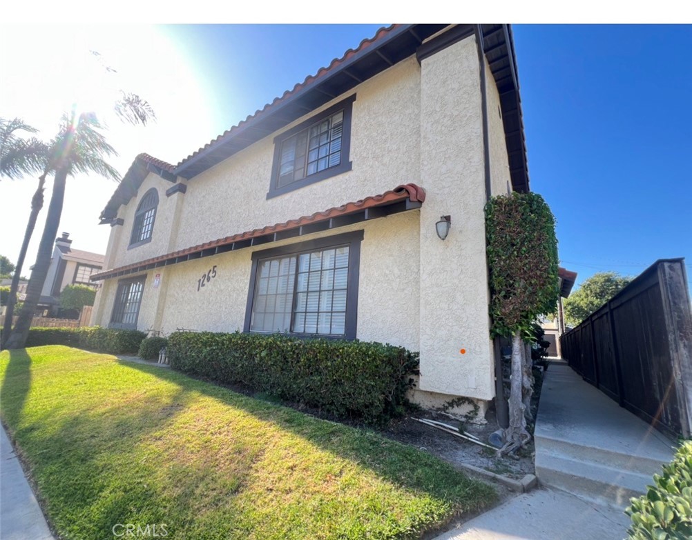 1265 Elm E