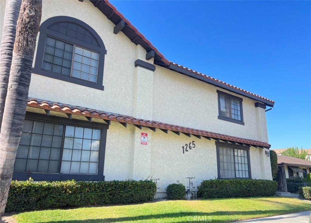 1265 Elm E