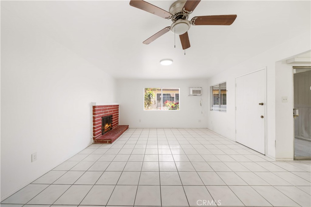 9166 Cerritos 48
