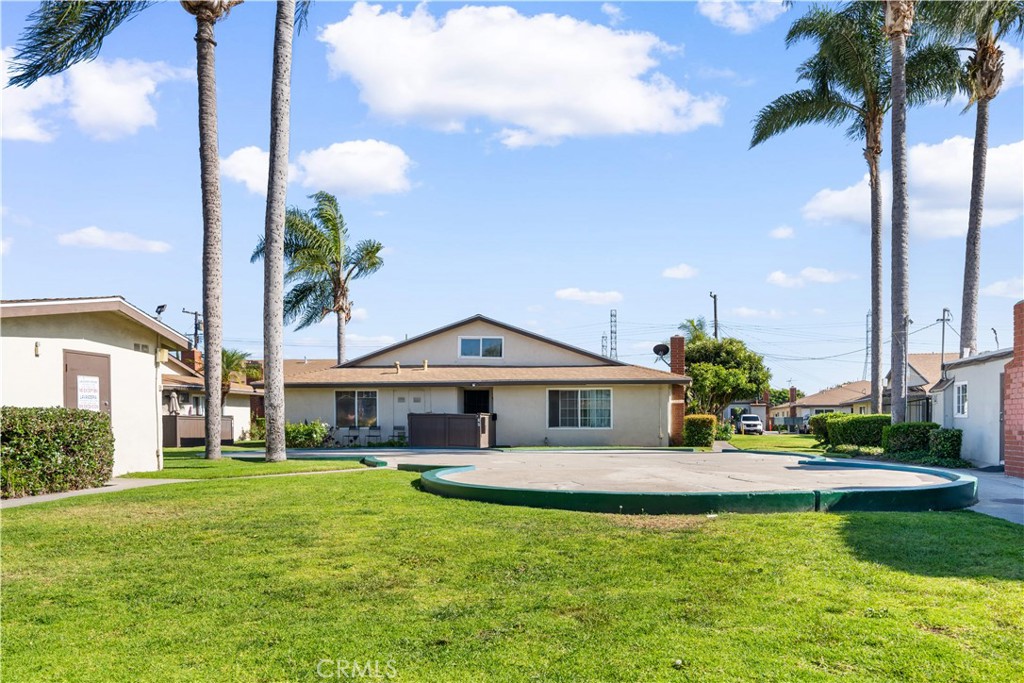 9166 Cerritos 48