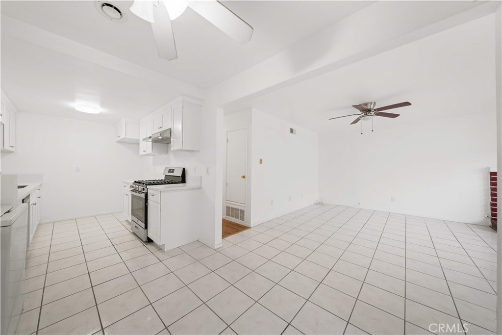 9166 Cerritos 48