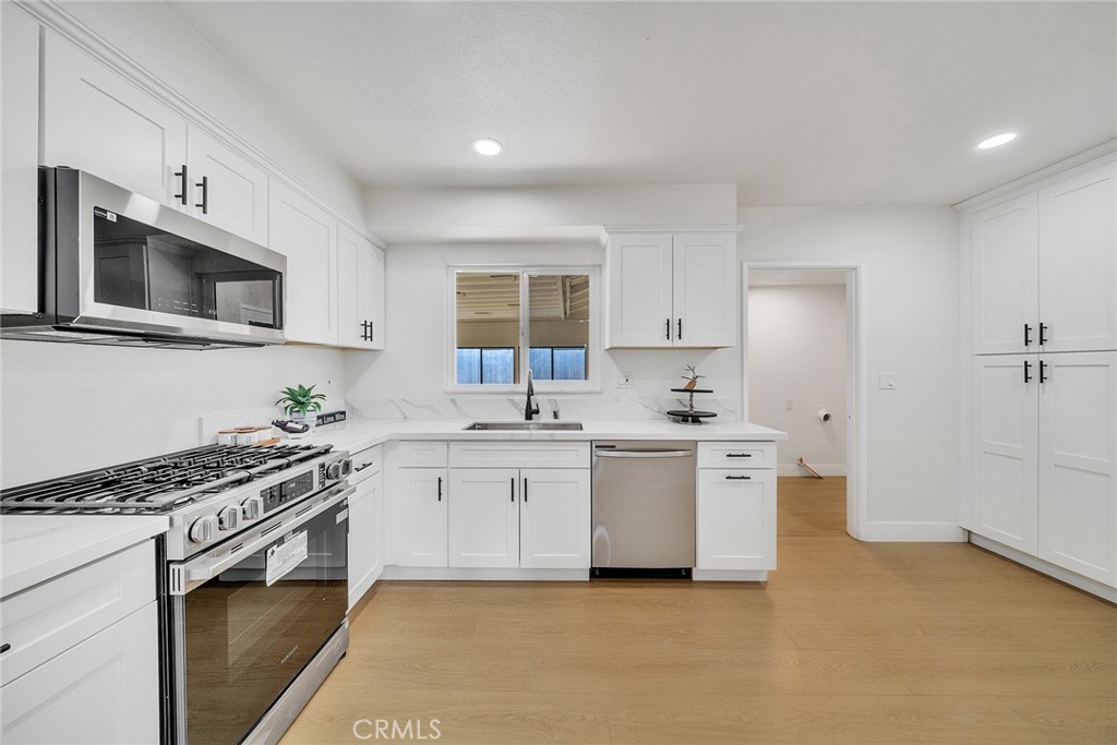 2211 1/8 Casitas Avenue