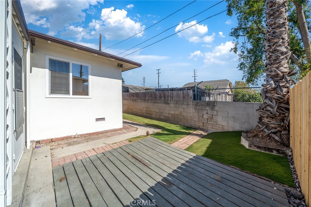 2211 1/8 Casitas Avenue