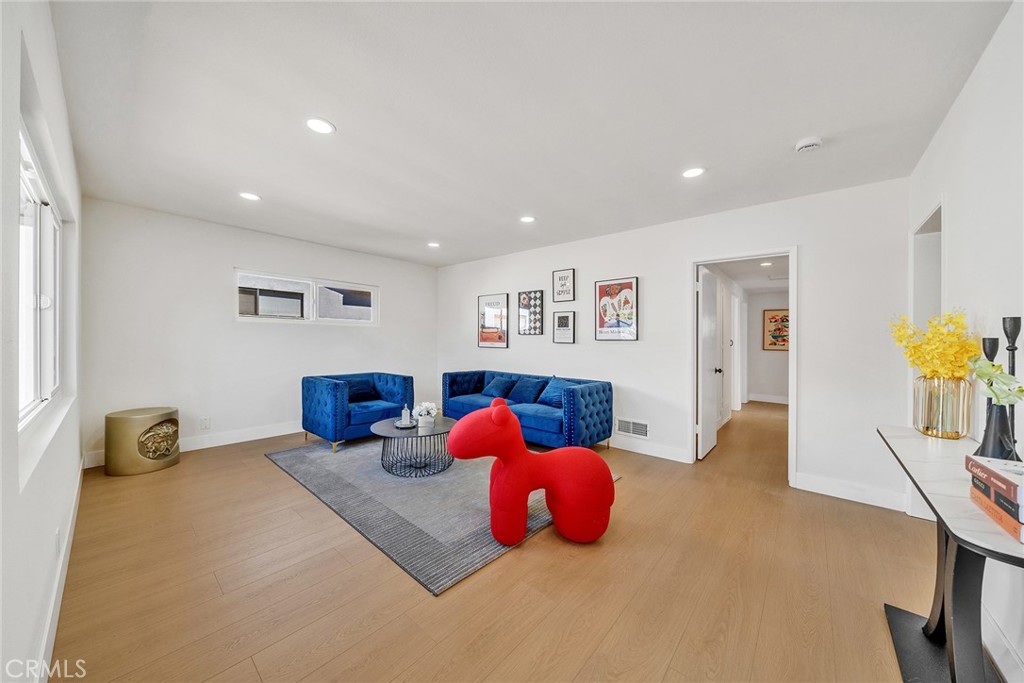 2211 1/8 Casitas Avenue