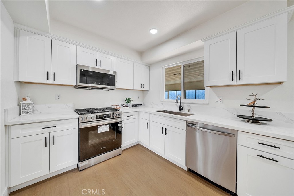 2211 1/8 Casitas Avenue