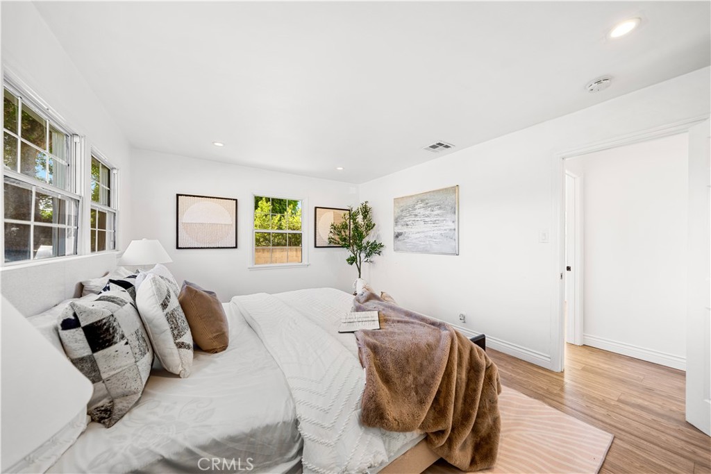 925 E Florence