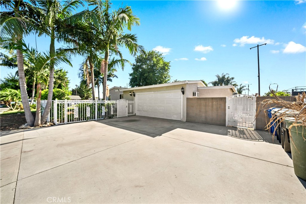 925 E Florence