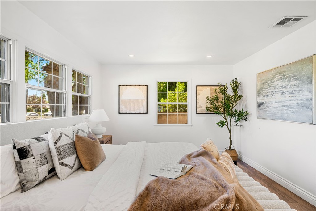 925 E Florence